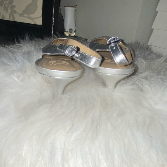 Naturalizer Silver Slingback Heels - Picture 3 of 9